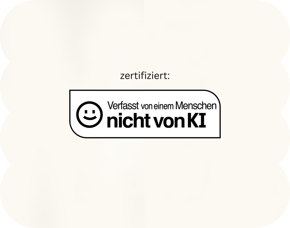 <div class="metafield-rich_text_field"><h2>Verfasst von echten Menschen</h2><p>Unsere Mutmachbücher entstehen mit <strong>Herz, Erfahrung und echter Hingabe</strong>. Jede Geschichte wird von <strong>echten Schriftsteller:innen</strong> entwickelt, die wissen, wie Kinder fühlen, denken und träumen – nicht von einer anonymen KI. So entstehen liebevolle Erzählungen mit Tiefe, Wärme und echter Bedeutung. Worte, die berühren, Mut machen und lange nachwirken, weil sie aus menschlicher Kreativität und echter Leidenschaft für Kinder entstanden sind.</p></div>